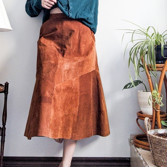 Vintage Suede Skirt - Picture 3 of 3